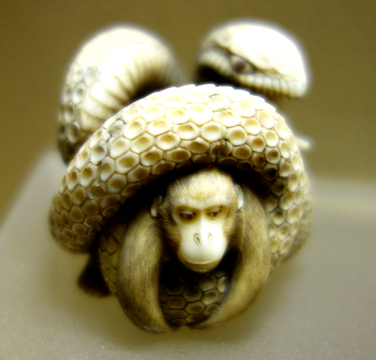 Photo of Ivory Netsuke by Daderot at Wikimedia Commons.